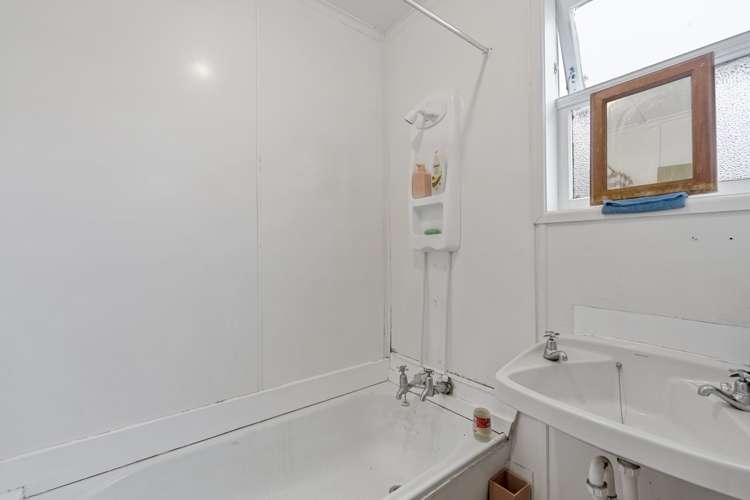 2 Toi Grove Turangi_14