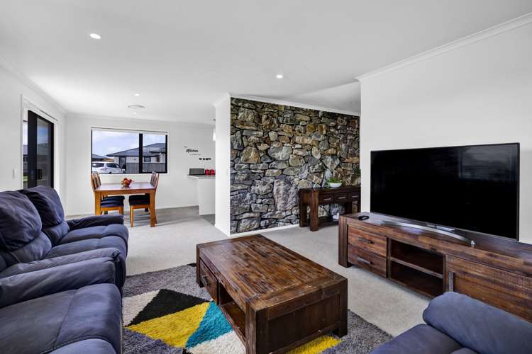 34 Honeyfield Drive Whalers Gate_19