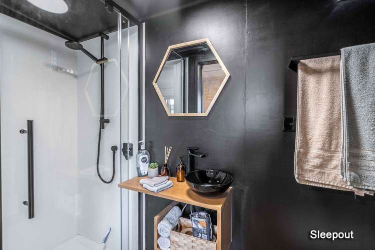 219 Saint Andrew Street Glengarry_17