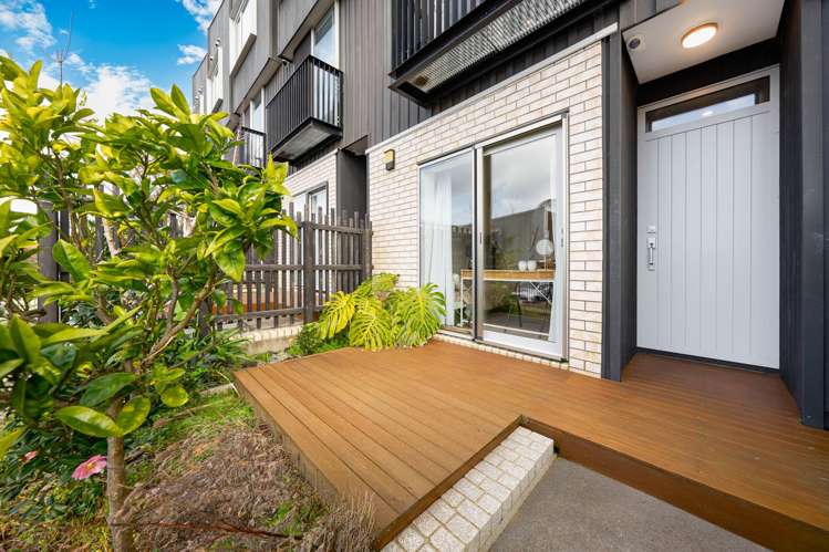 8 Folkes Lane New Lynn_11