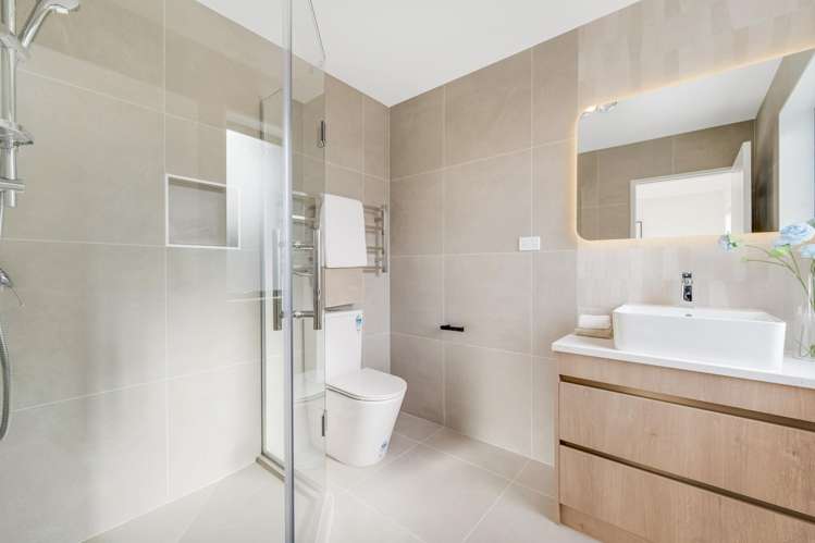 2/140 Edgewater Drive Pakuranga_8