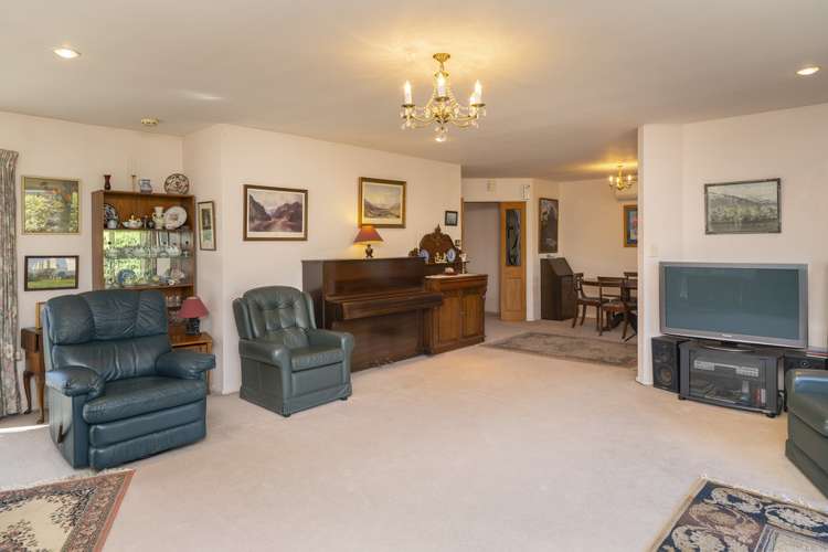 29 Stead Crescent Stoke_10