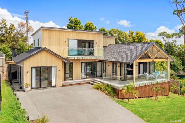 Stylish Entertainer With Sea Views