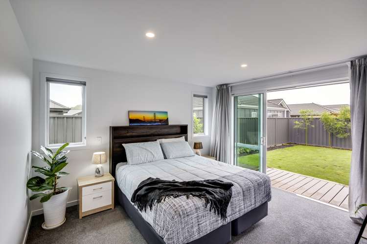 6 Meech Way Frimley_9