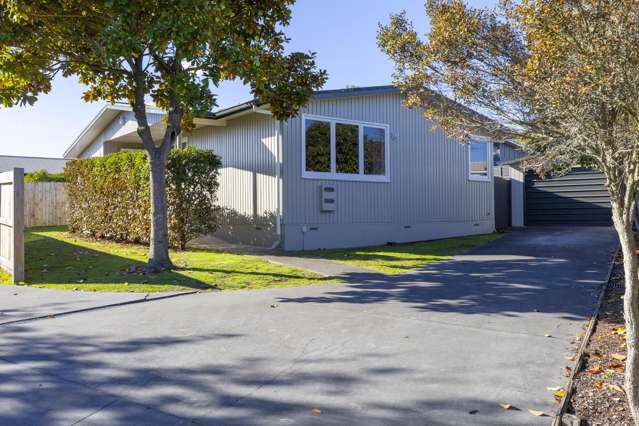 PRIVATE, LOW MAINTENANCE, 4 BEDROOMS.