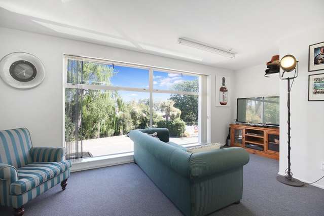 2/6 Raycroft Street Waltham_1