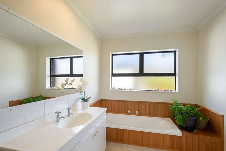 20 Cranbrook Grove Waikanae_16