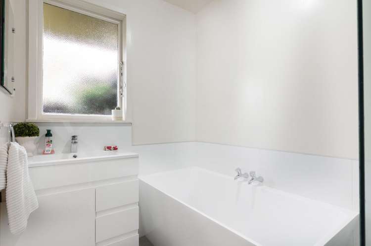 12 Saint Ives Street Harewood_19