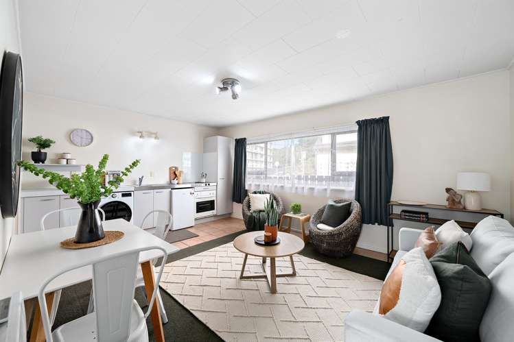2/52 Russell Terrace_0
