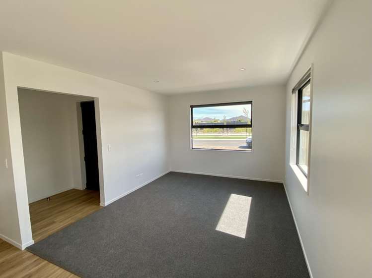 179 Faringdon Boulevard 11103_1