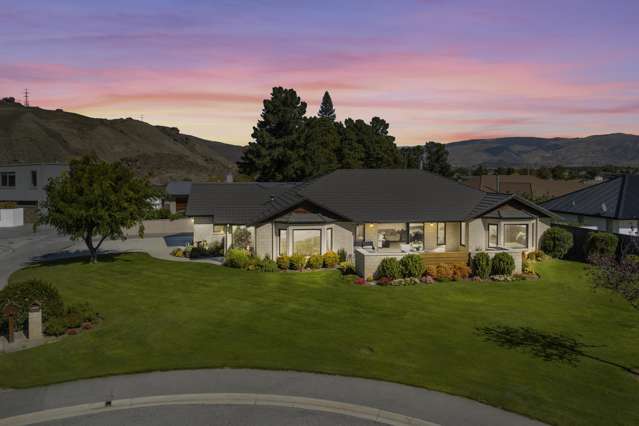 Stunning Family Home with Breathtaking Views!