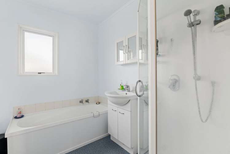 2 Shelley Crescent Stoke_12