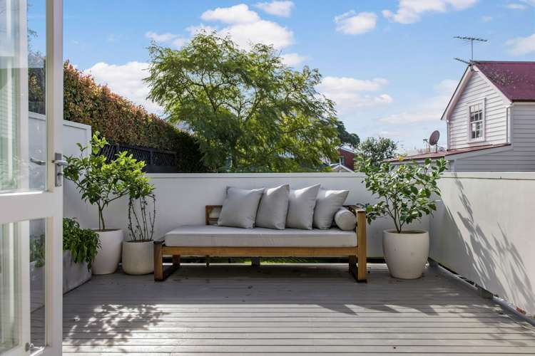 8 Beach Road Northcote Point_14