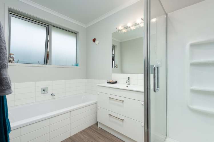 3 Fender Close Pyes Pa_10