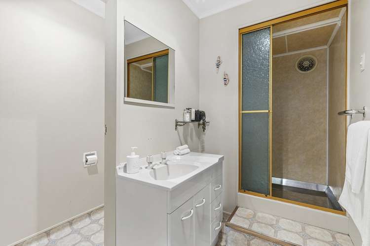 8 Saint Annes Square Tawa_37