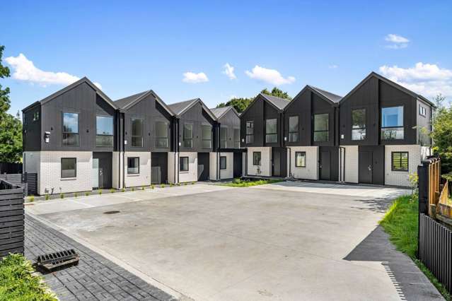 Brand-New Modern Living in Prime Pakuranga