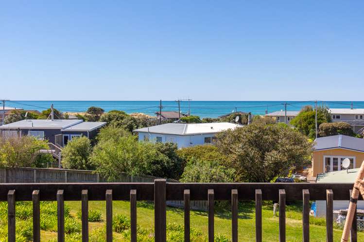51 Pinedale Crescent Riversdale Beach_3