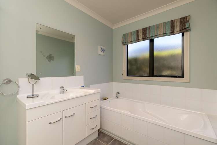 14 San Priamo Place Paraparaumu Beach_18