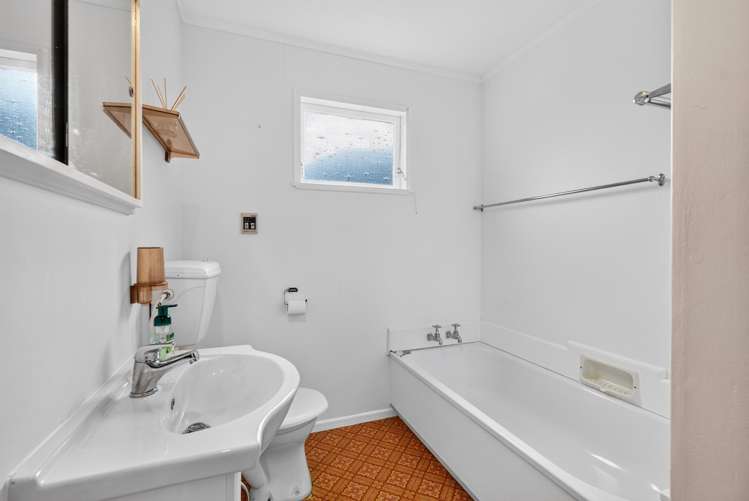 1 Kumeroa Grove Wainuiomata_11