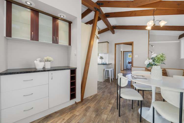 27 Colmar Road Mellons Bay_16