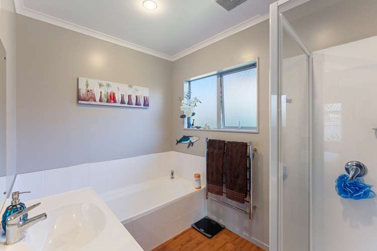 5 Byron Brown Place Otaki Beach_14