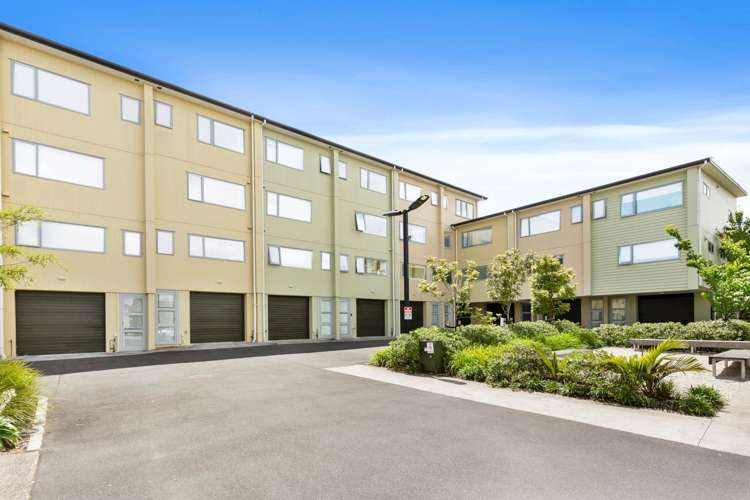 5/11 Ray Small Drive Papakura_4