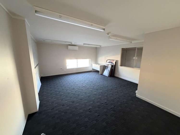 9 Crum Avenue New Lynn_13