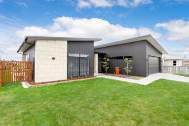 11 Peakedale Drive_1