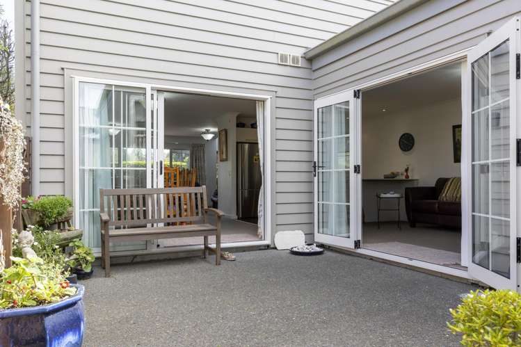 49 Chateau Crescent Rangatira Park_1