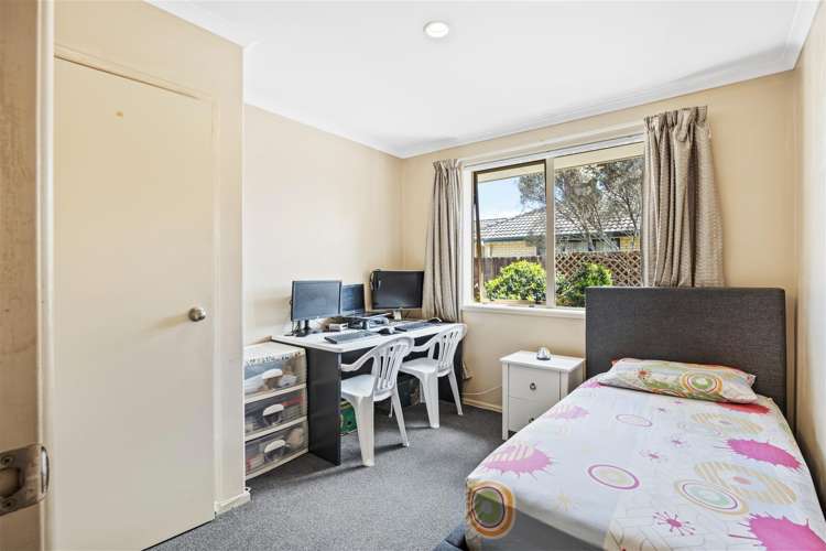 221 Old Farm Road Hamilton East_11