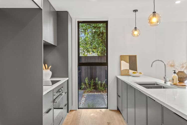 2/60 Innes Road Merivale_4