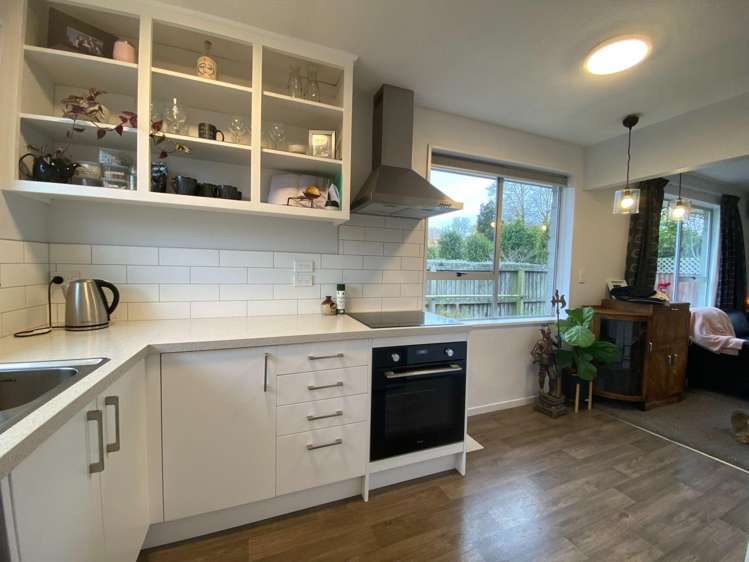 2/34 Vienna St Waltham_2