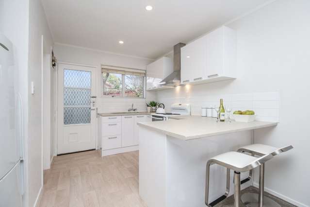 1/112 Gossamer Drive Pakuranga Heights_1