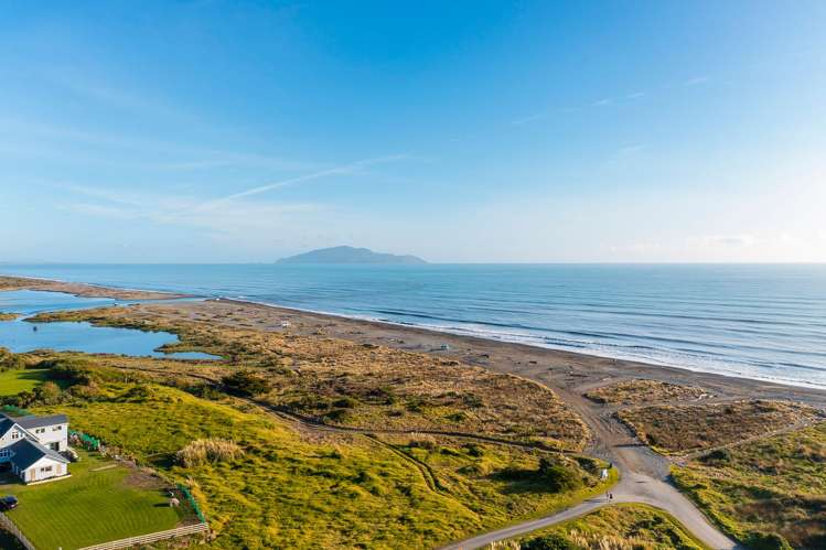 42 Kapiti Lane Otaki Beach_15