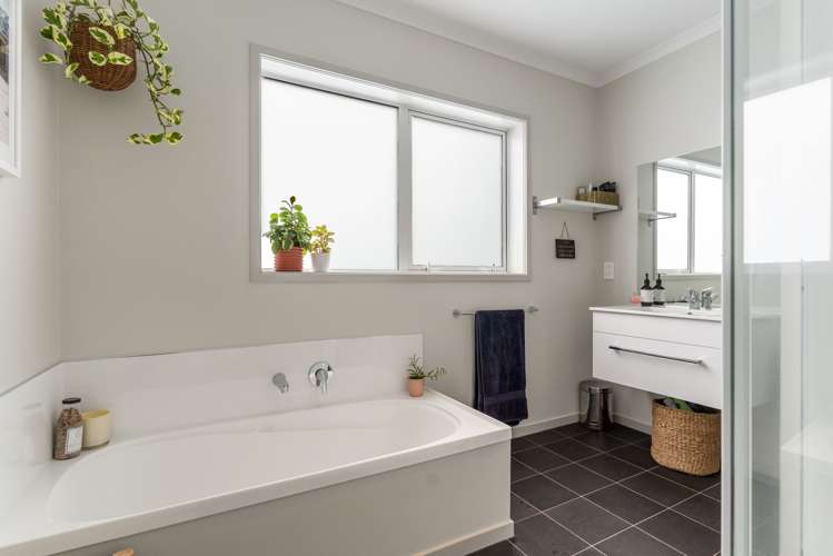 35 Whakawhiti Loop Avondale_10