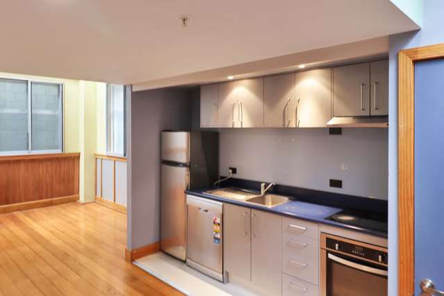 1-110/221-6 Left Bank 2185_1