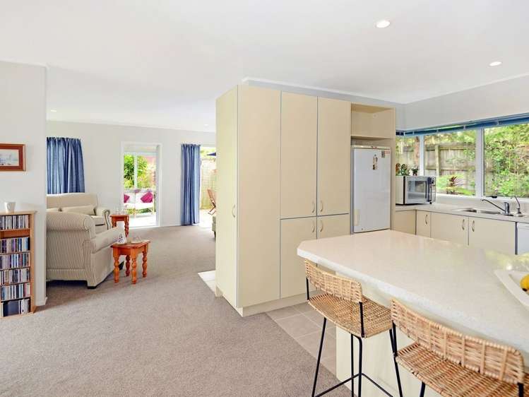 2/10 Delamare Court Sunnynook_7
