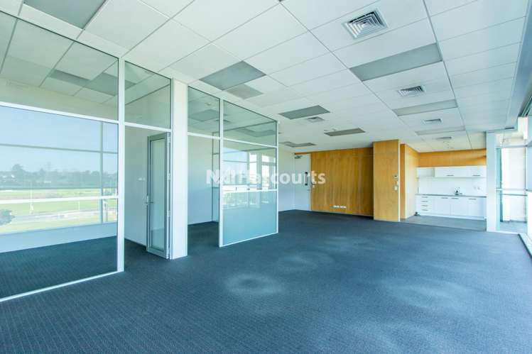 3/71 Barrys Point Road Takapuna_3