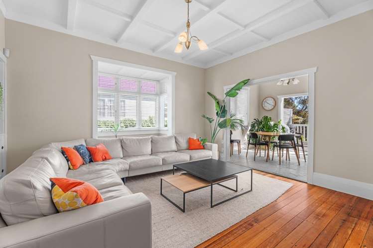 3 Fairlands Avenue 1823_1