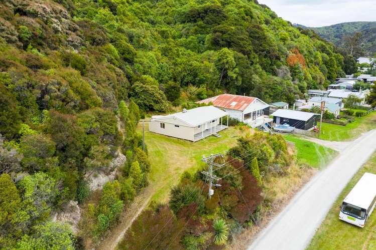 17 Riverside Road Taieri Mouth_16