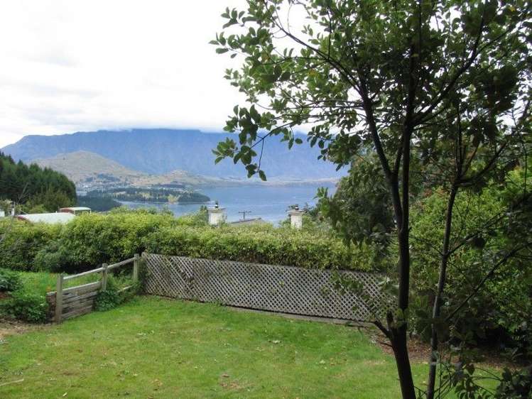 49b Wynyard Crescent Fernhill/Sunshine Bay_10