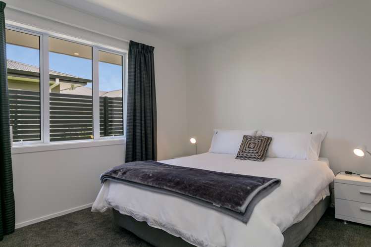 6 Maison Way Rangatira Park_13