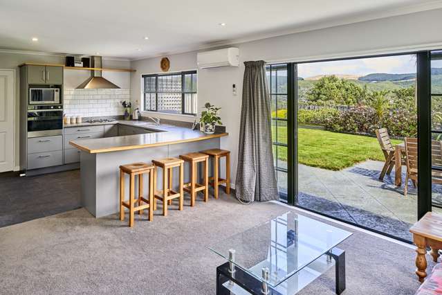 148 Woodman Drive Tawa_2