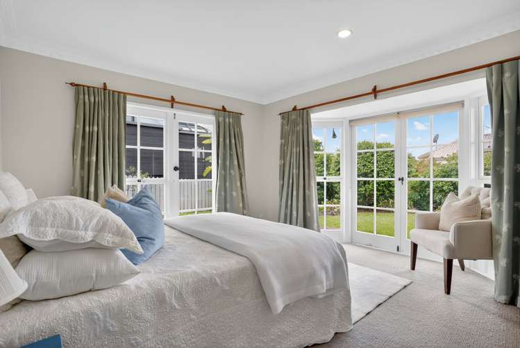 2/33 Gulf View Road Murrays Bay_13