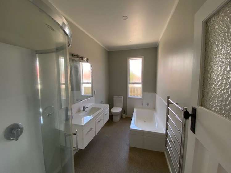 406A Avenue Road West 10482_3