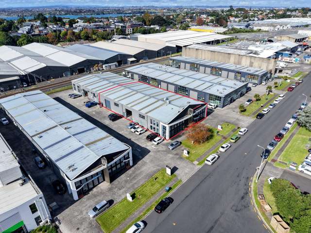 1097sqm premium industrial facility - St Johns