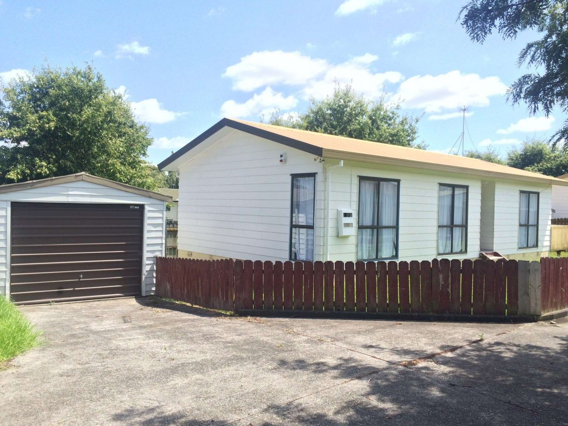 2/11 Blackgate Place Manurewa_0