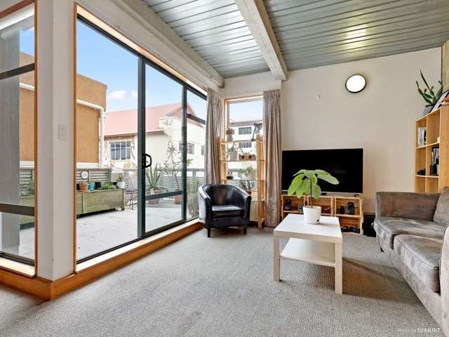 Central Te Aro 2BR Gem w/ Deck & Parking!