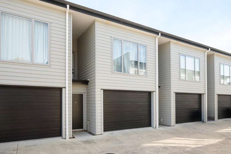 2/113 Knighton Road_1