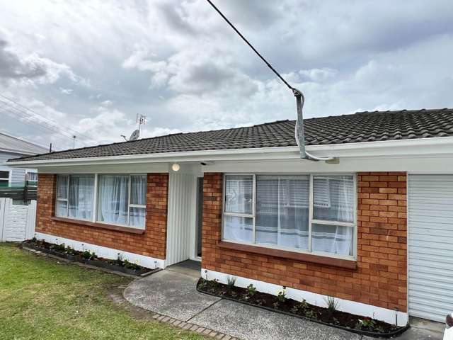 Charming two bedroom units in One Tree Hill - ...